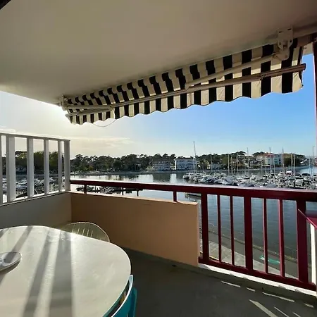 Appartement Avec Balcon Vue Sur Le Port&piscine *