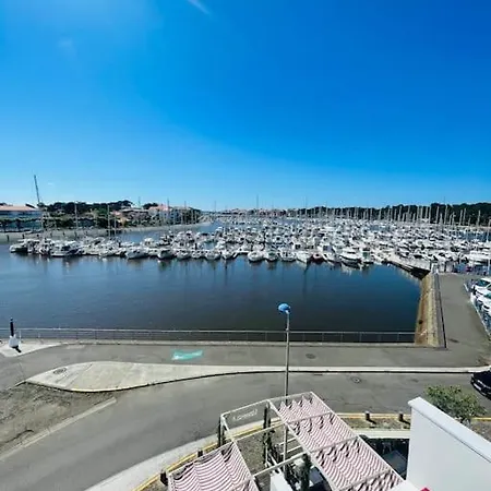 Avec Balcon Vue Sur Le Port & Piscine